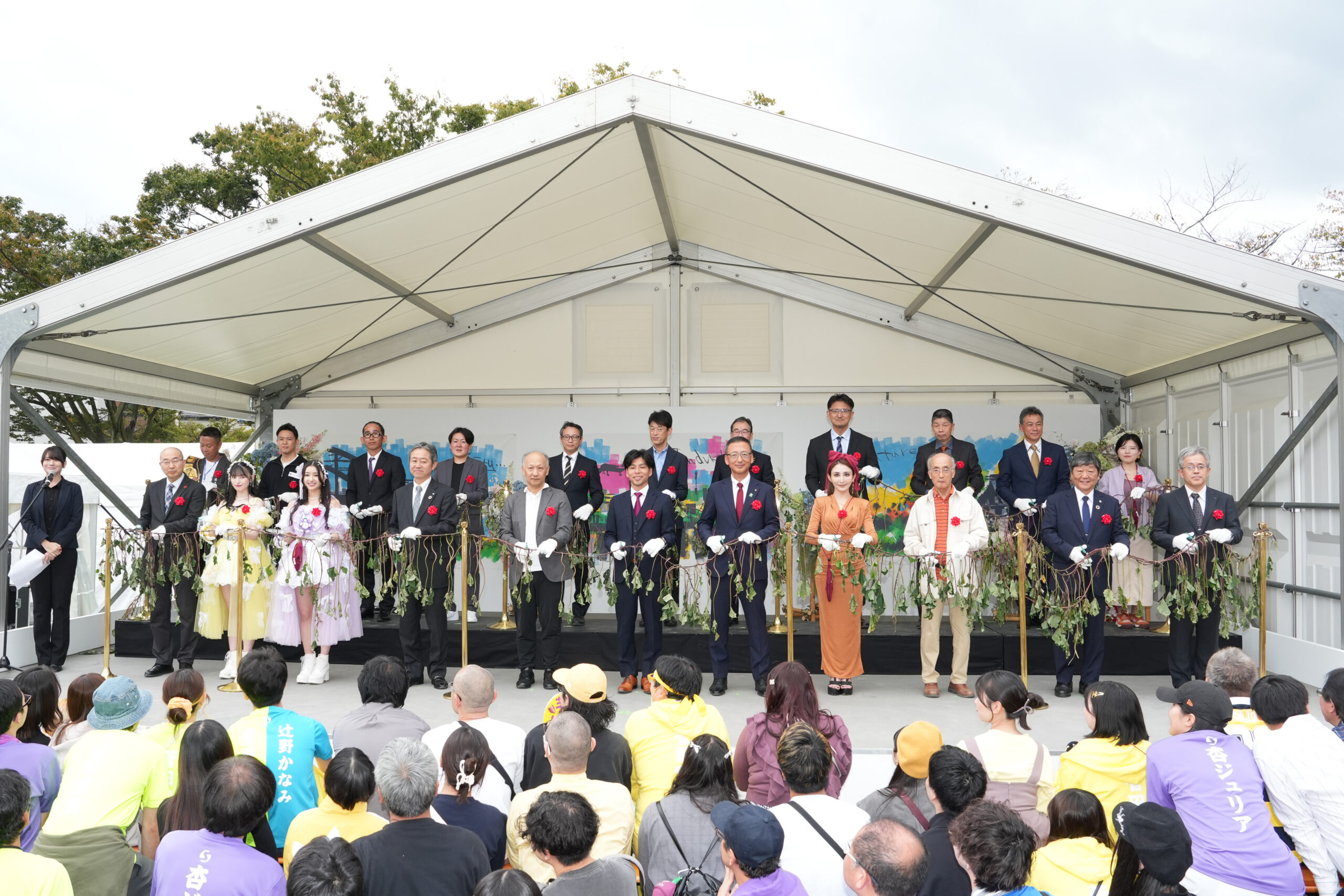 日本中のさつまいも豊作をお祝いする “芋ヅルカット”、盛大に開催！！